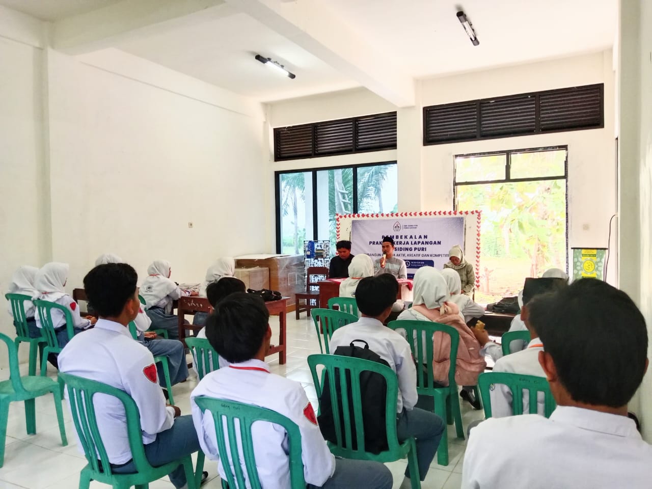 Pembekalan Praktik Kerja Lapangan (PKL) SMK Siding Puri: Kepala Sekolah Beri Semangat dan Pengarahan kepada Siswa